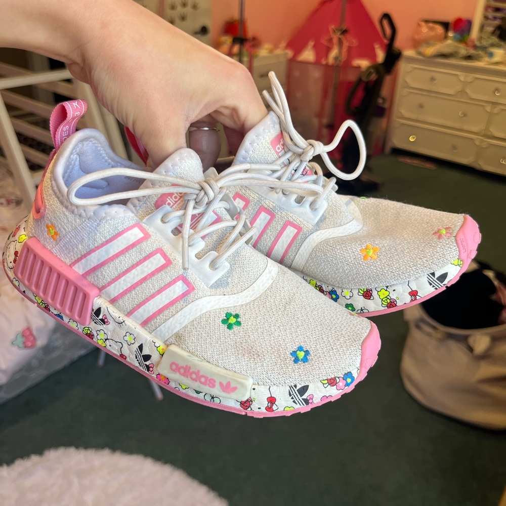 SOLD Hello kitty adidas